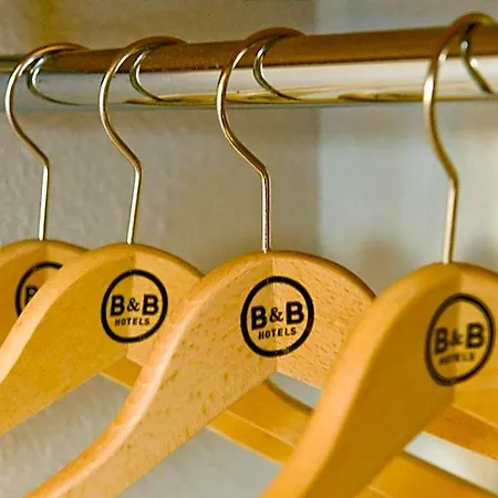B&B Hotel Agen 2* أجان
