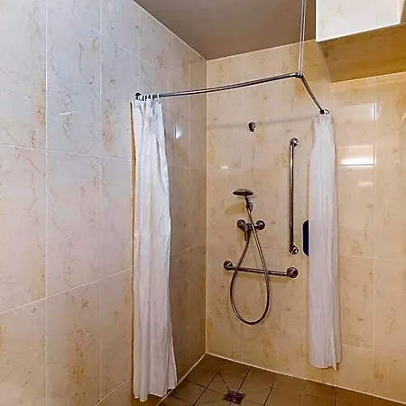 B&B Hotel Agen أجان